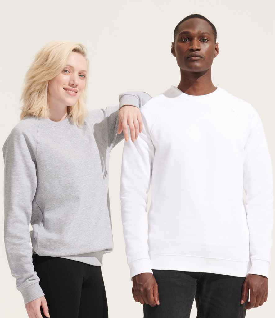SOL'S Unisex Space Organic Raglan Sweatshirt 03567 - 03567 White Model