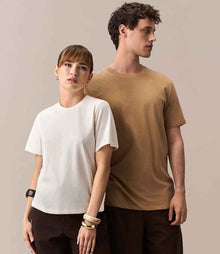 SOL'S Unisex Legend Organic T-Shirt 03981 - 03981 Dark Beige Model