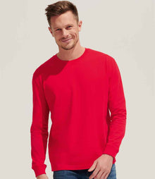 SOL'S Unisex Pioneer Long Sleeve T-Shirt 03982 - 03982 Bright Red Model