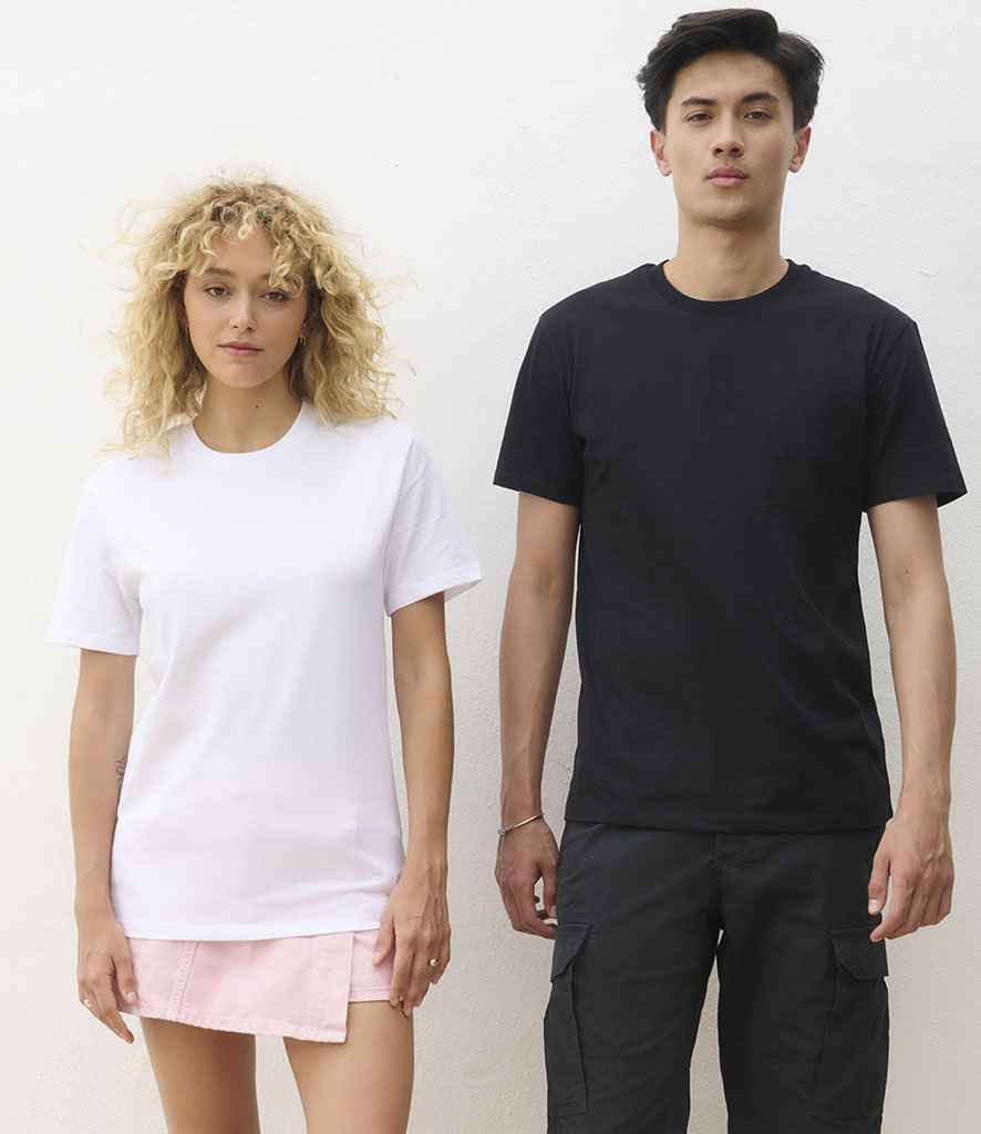 SOL'S Unisex Explorer Recycled T-Shirt 04461 - 04461 Black Model