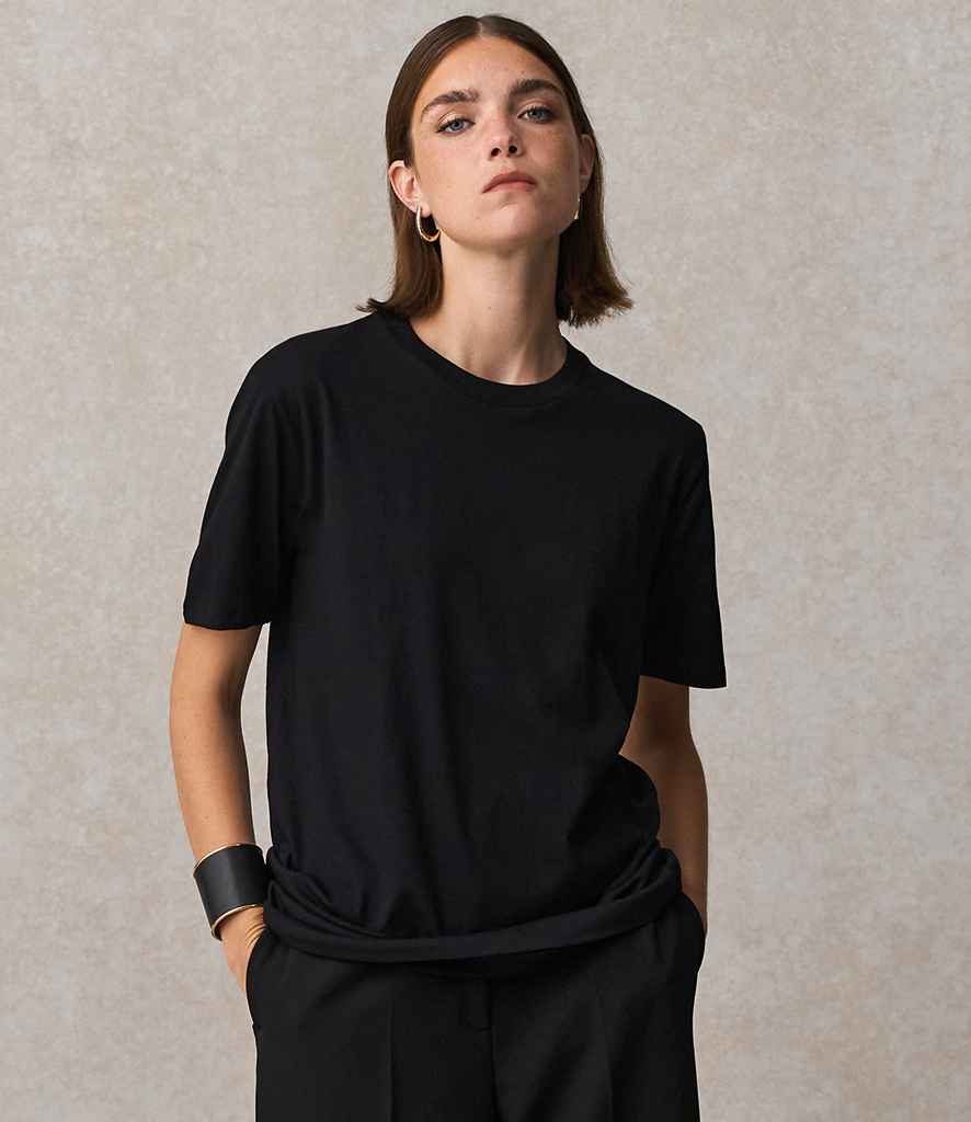 SOL'S Unisex Lyam Premium T-Shirt 04859 - 04859 Deep Black Model