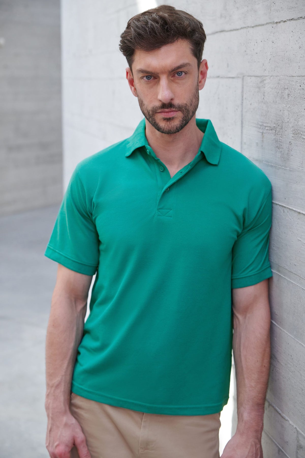 Henbury H400 official lifestyle photography - Jade