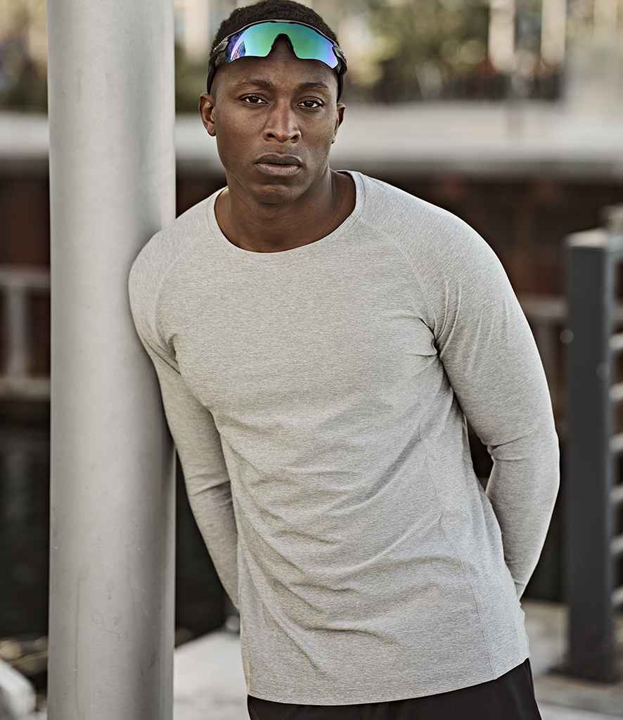 Tee Jays Long Sleeve CoolDry™ T-Shirt T7022 - T7022 Grey Melange Model
