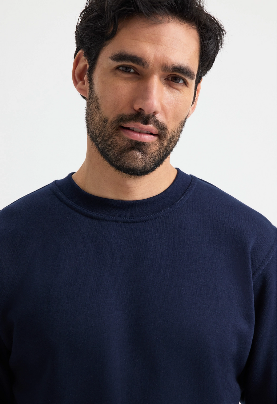 Premium Sweatshirt UC201 - lifestyle model