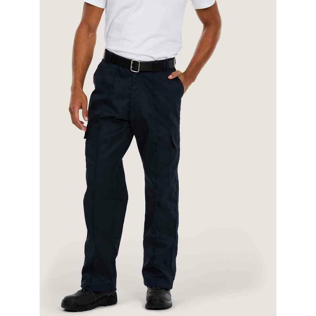 Cargo Trouser Short UC902S - lifestyle model