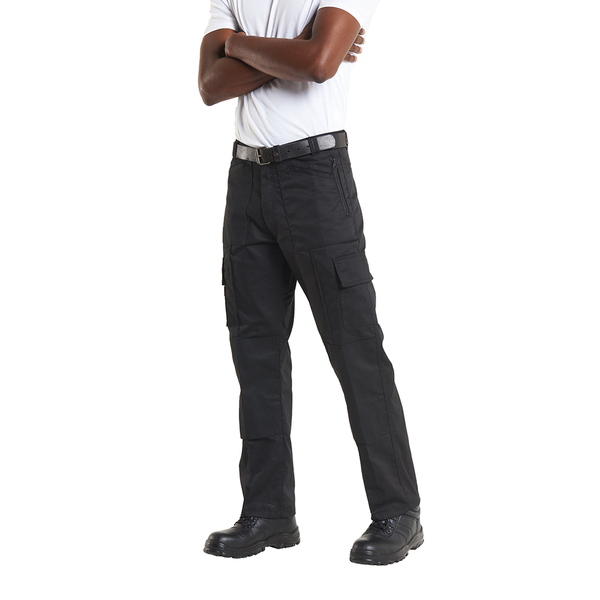 Action Trouser Regular UC903R - lifestyle model